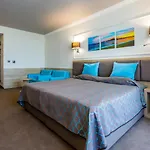 Tiara Hotel