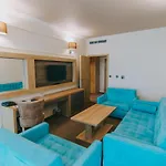 Tiara Hotel