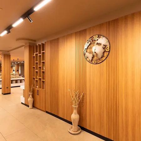 Tiara Hotel